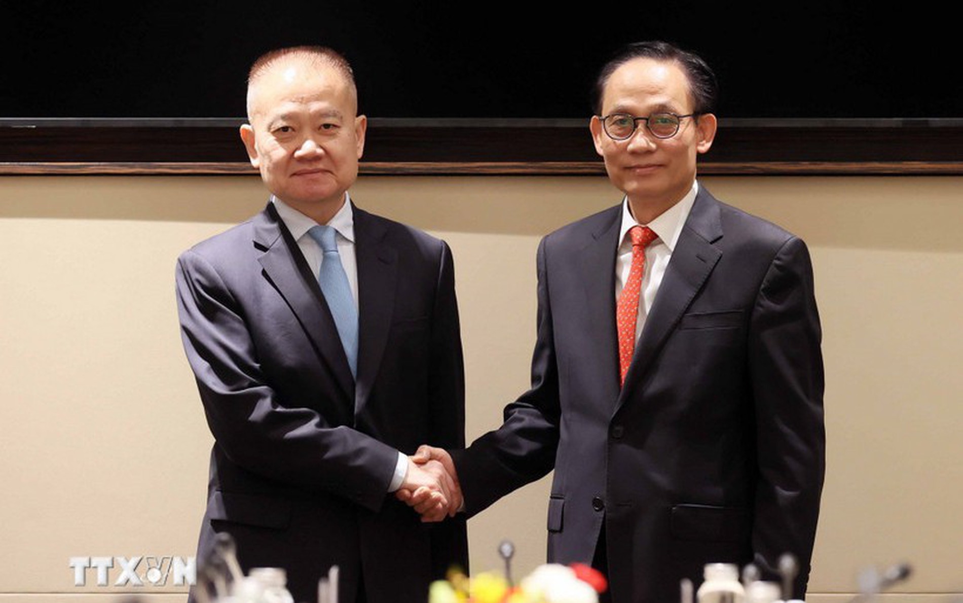 越共中央政治局委员、外交部长黎怀忠与中共中央总书记、国家主席习近平特使刘海星举行会谈