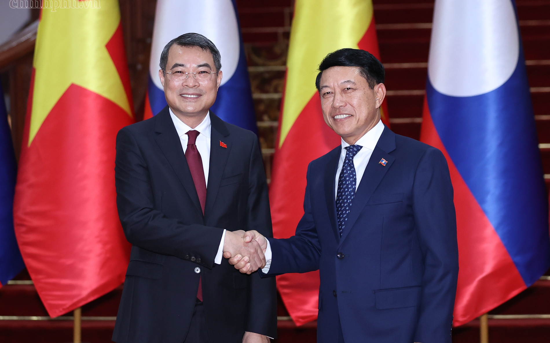 黎明兴总理与老挝总理沙伦塞·贡马西举行会谈