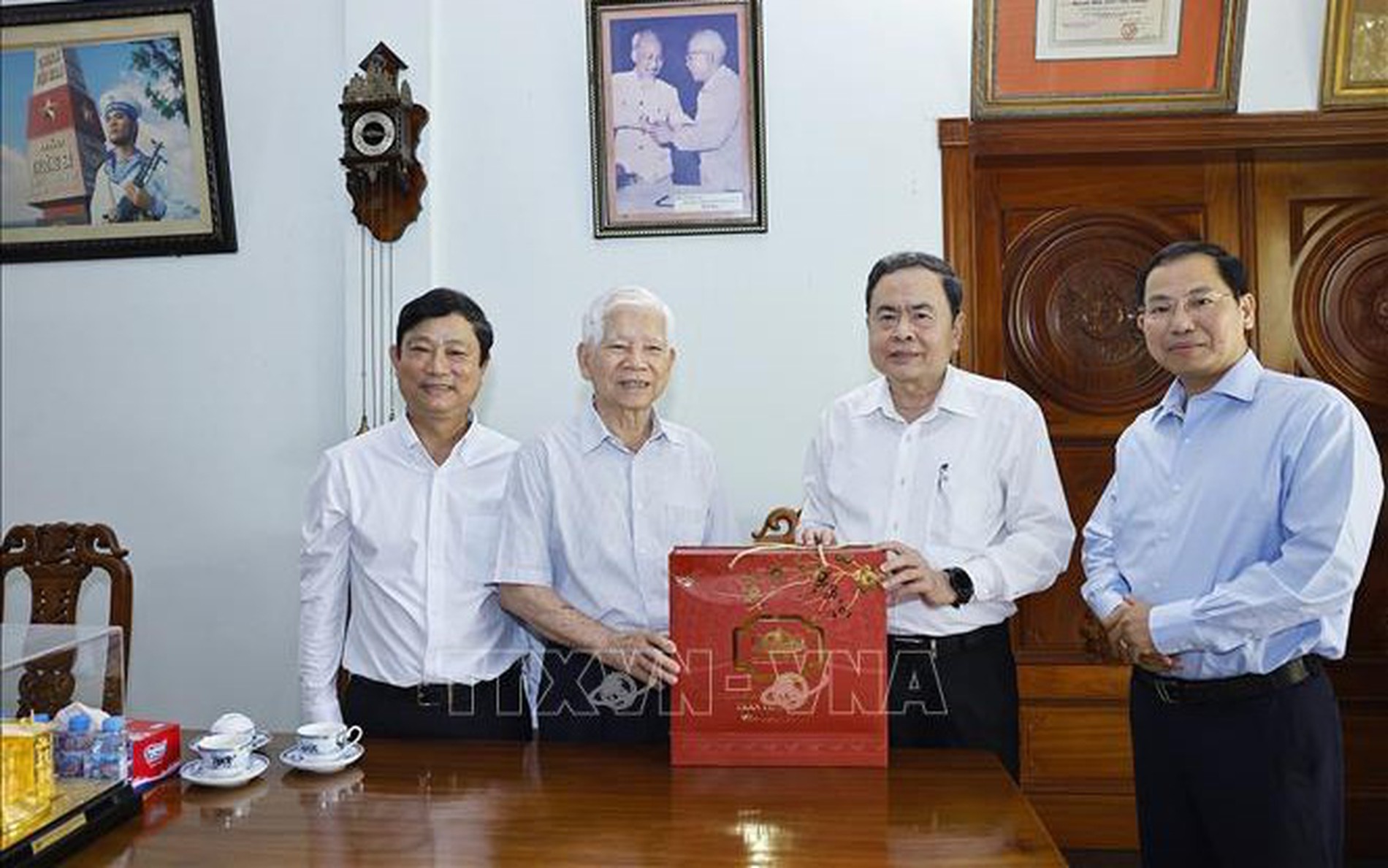 陈青敏主席给原党、国家领导拜年祝福