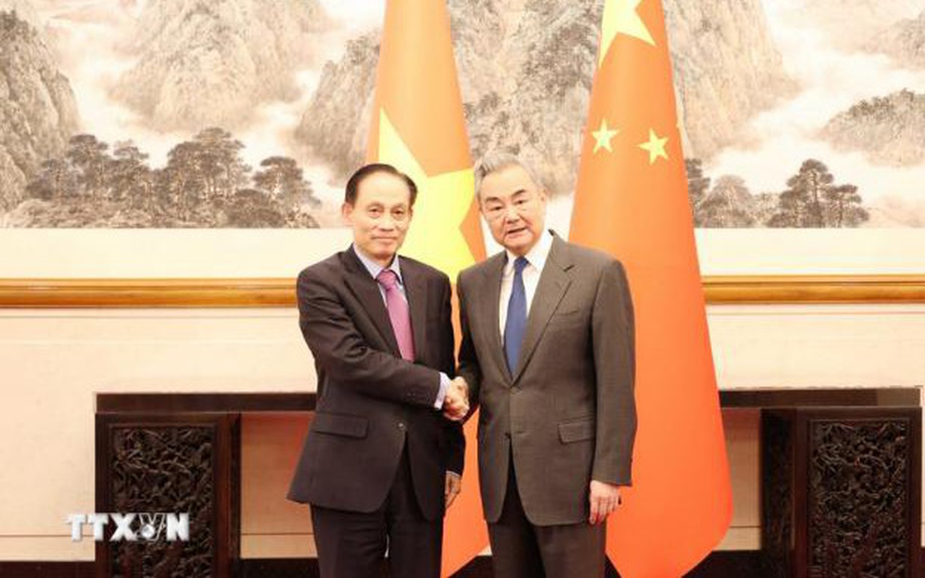 越共中央总书记特使，越南外交部部长黎怀忠访华