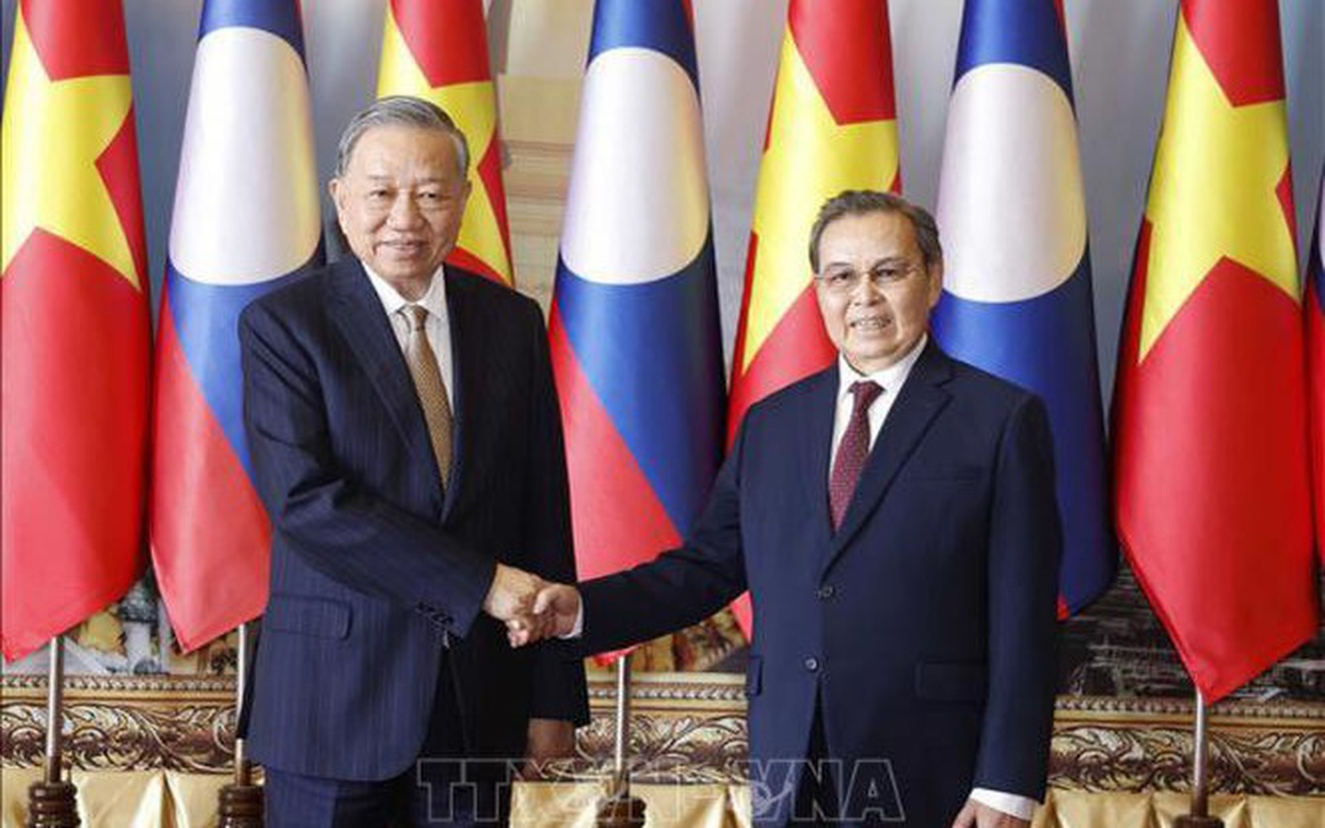 苏林总书记会见老挝国会主席赛宋蓬·丰威汉