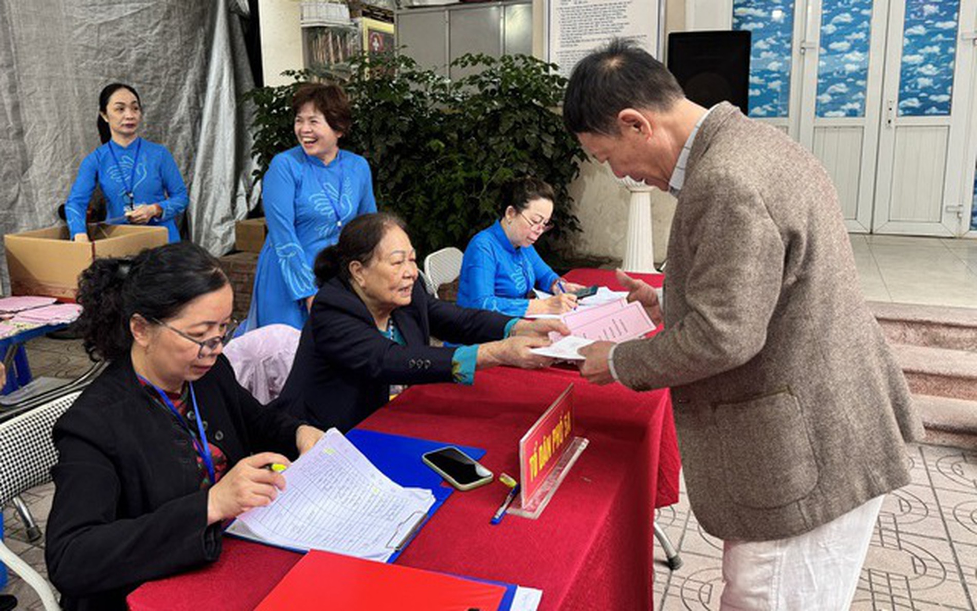 国会选举结束，全国选民投票率达99.68%