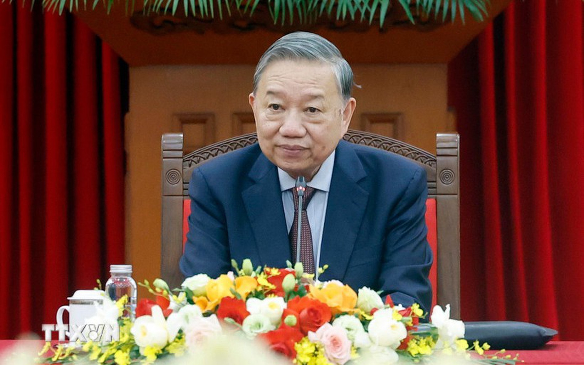 越共中央总书记苏林会见中国外交、国防、公安三部部长