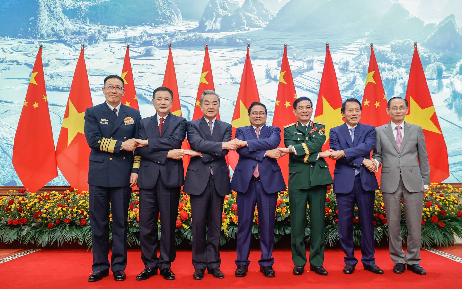 范明政总理会见中国外交、国防及公安三部部长