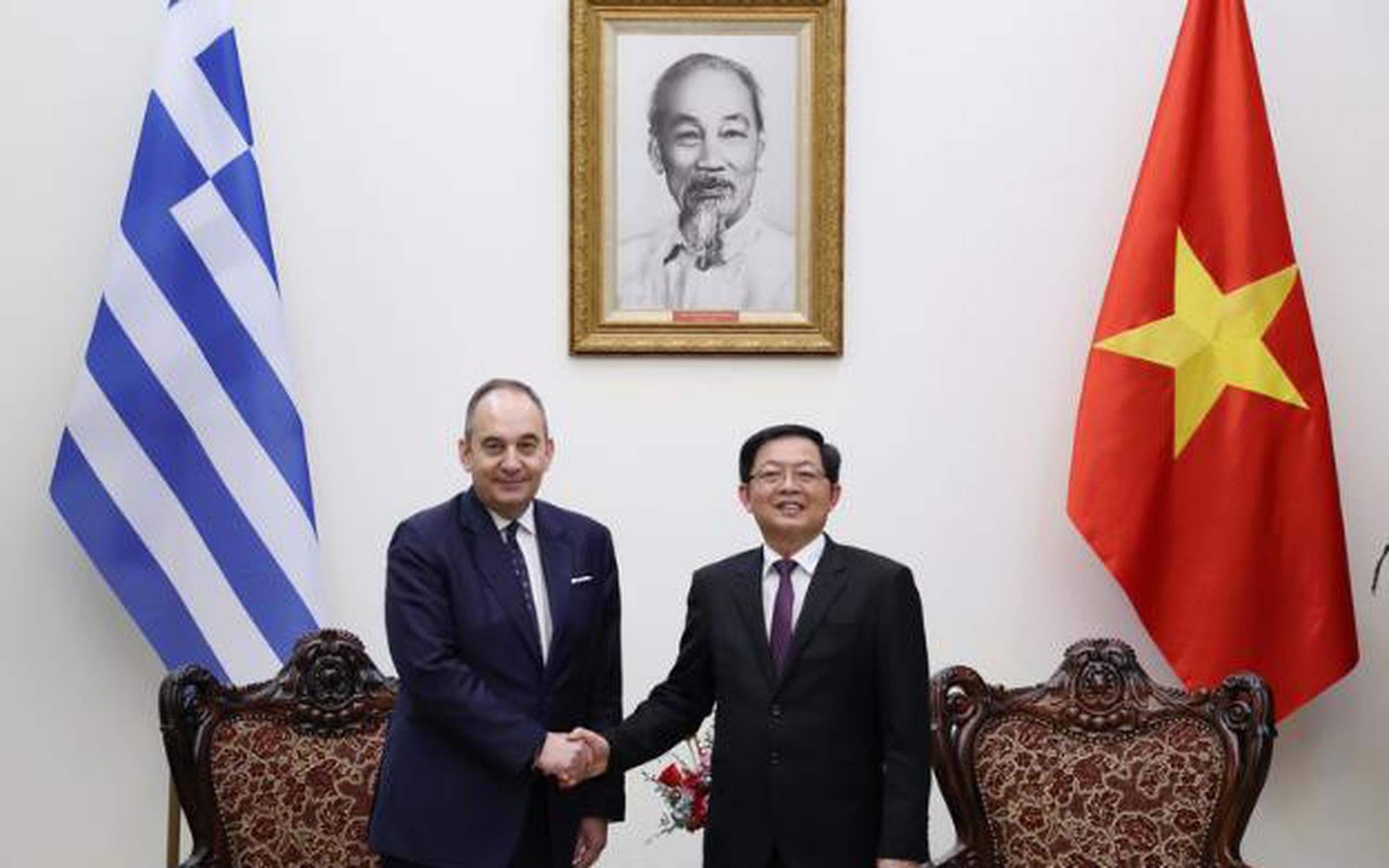 越南政府副总理胡国勇会见希腊议会第一副议长普拉基奥塔基斯