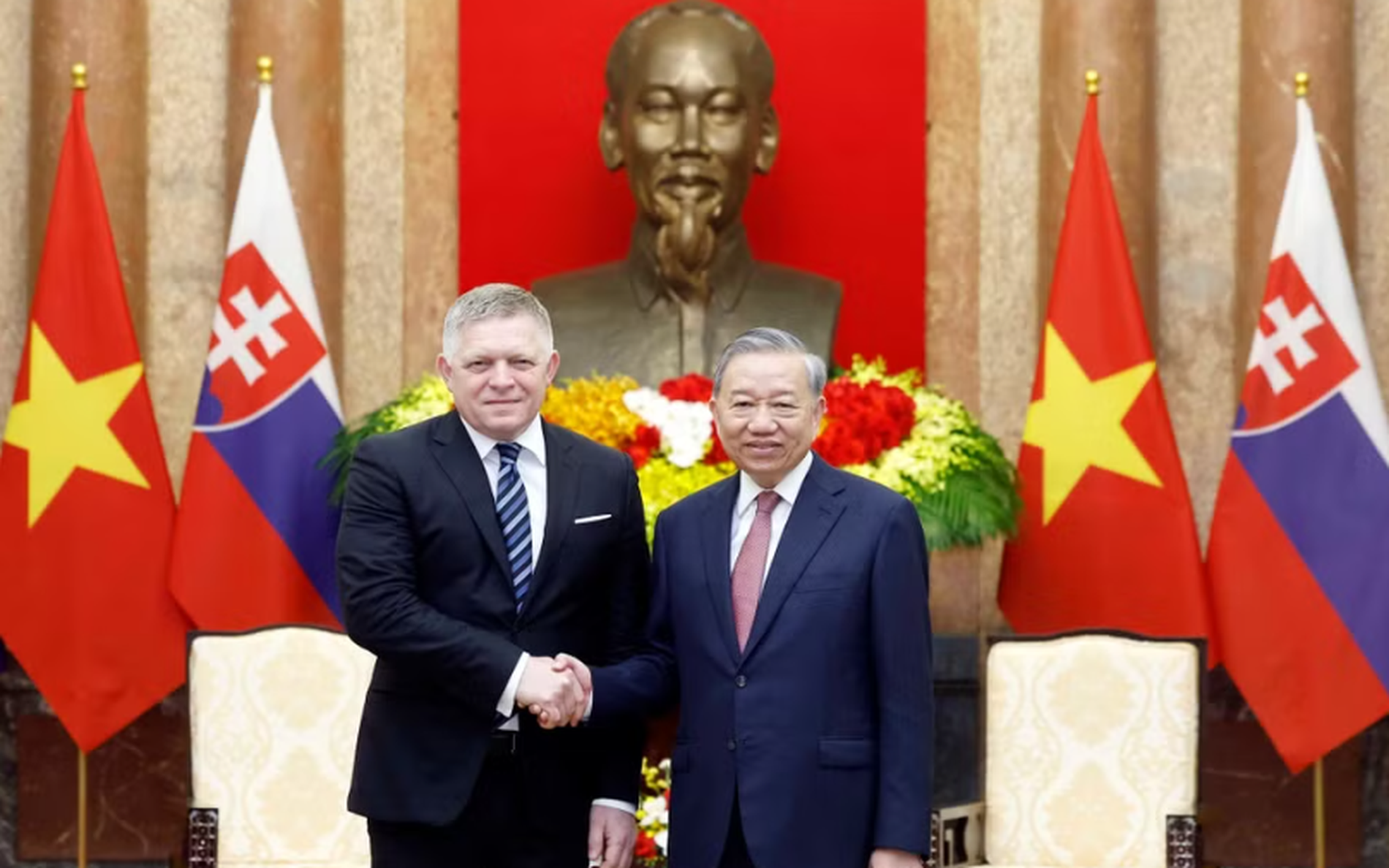 越共中央总书记、国家主席苏林会见斯洛伐克总理