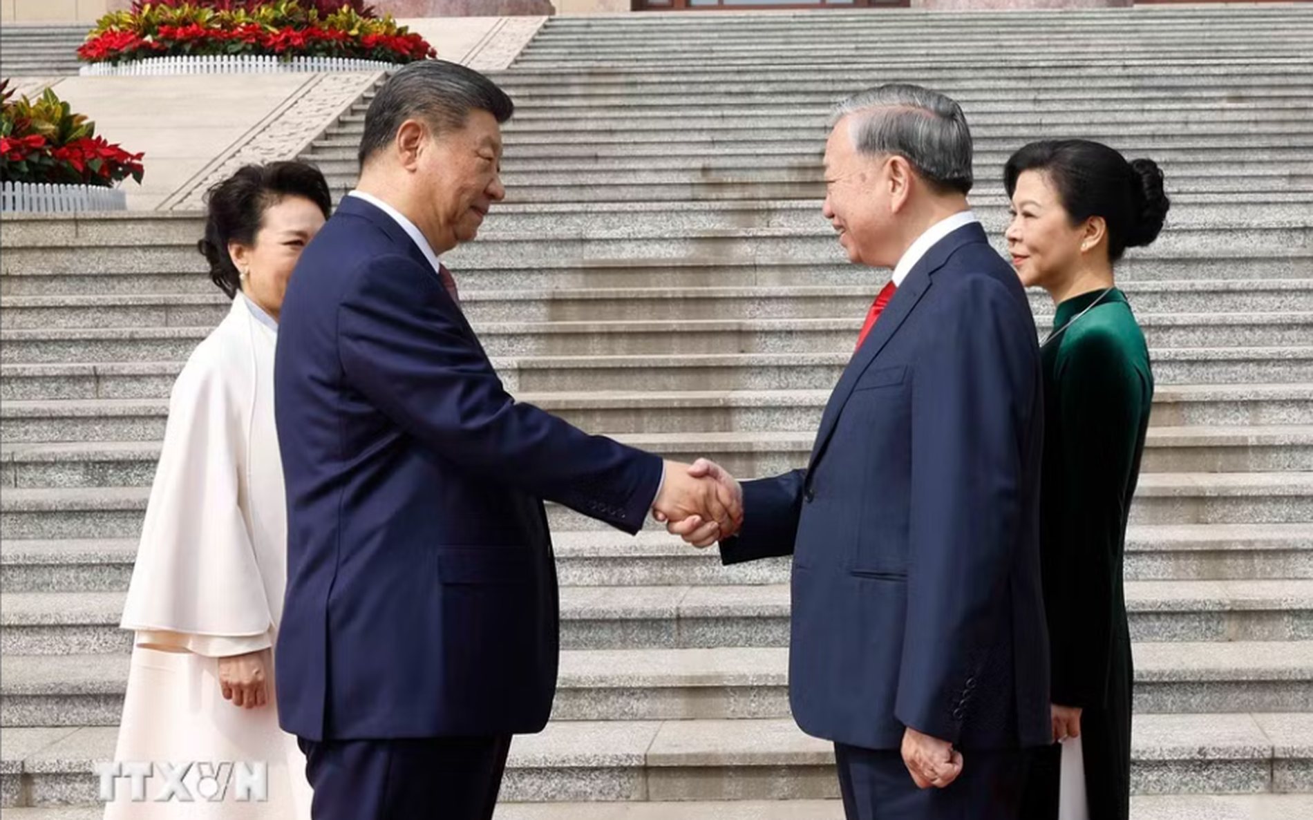 中共中央总书记、国家主席习近平主持隆重仪式，欢迎越共中央总书记、国家主席苏林对中国进行国事访问