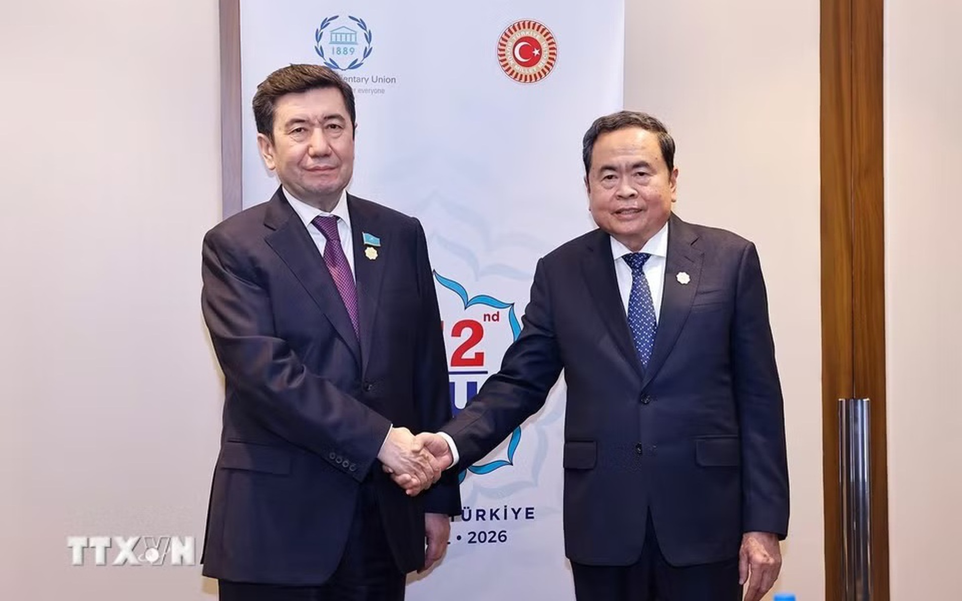 越南国会主席陈青敏在出席IPU－152期间举行双边会晤