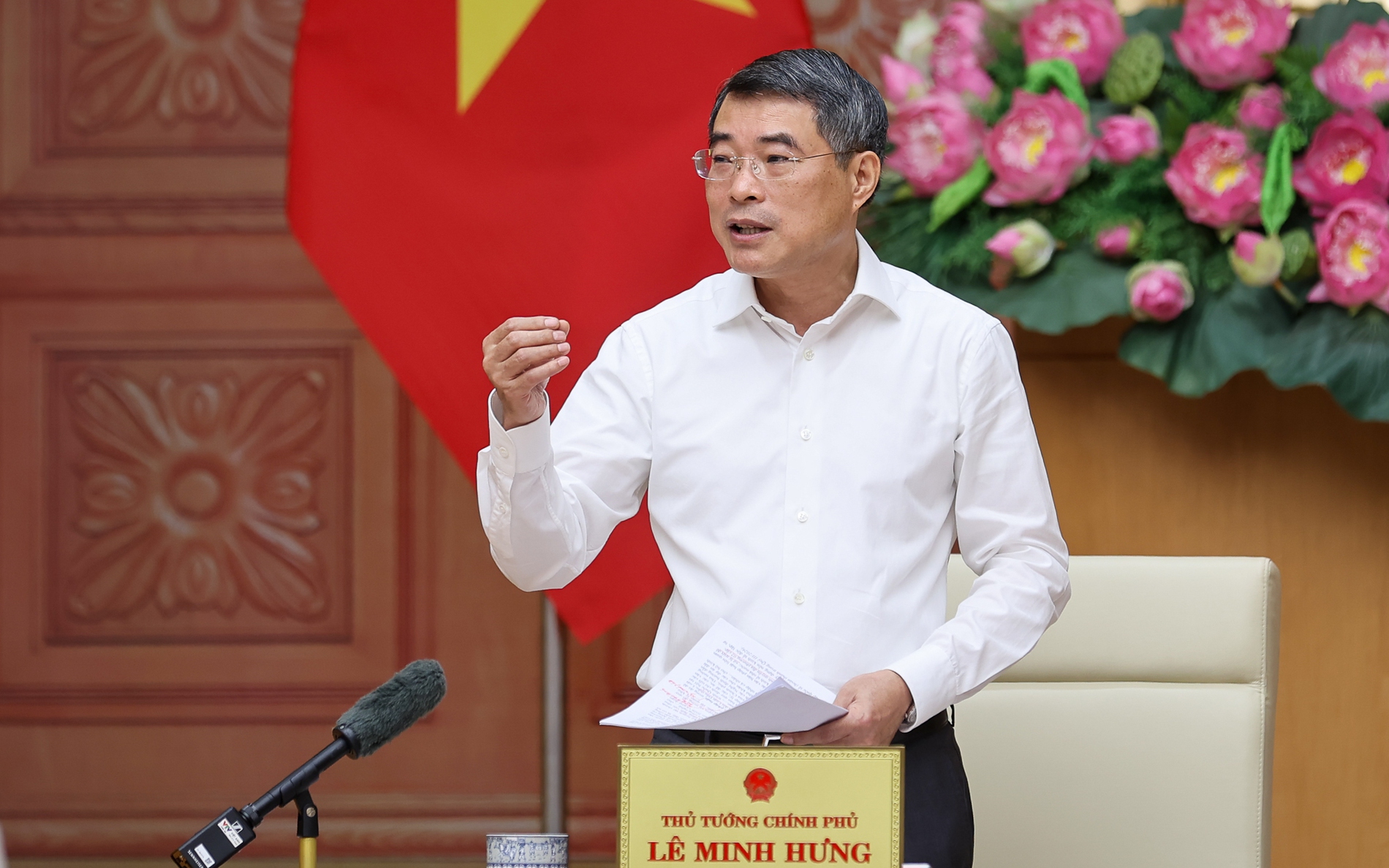 黎明兴总理与越南央行举行工作会议