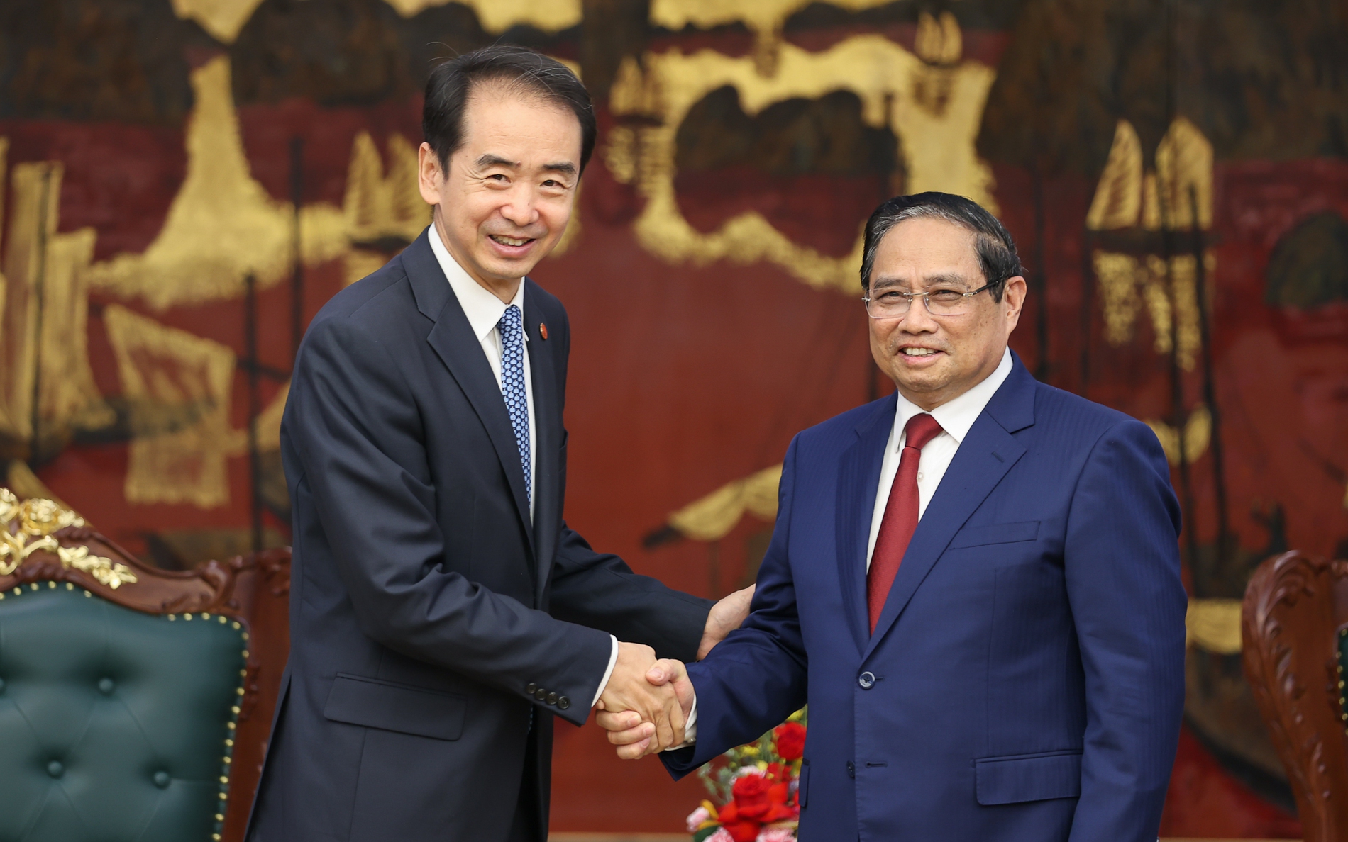 越南政府总理范明政会见中国驻越南大使何炜