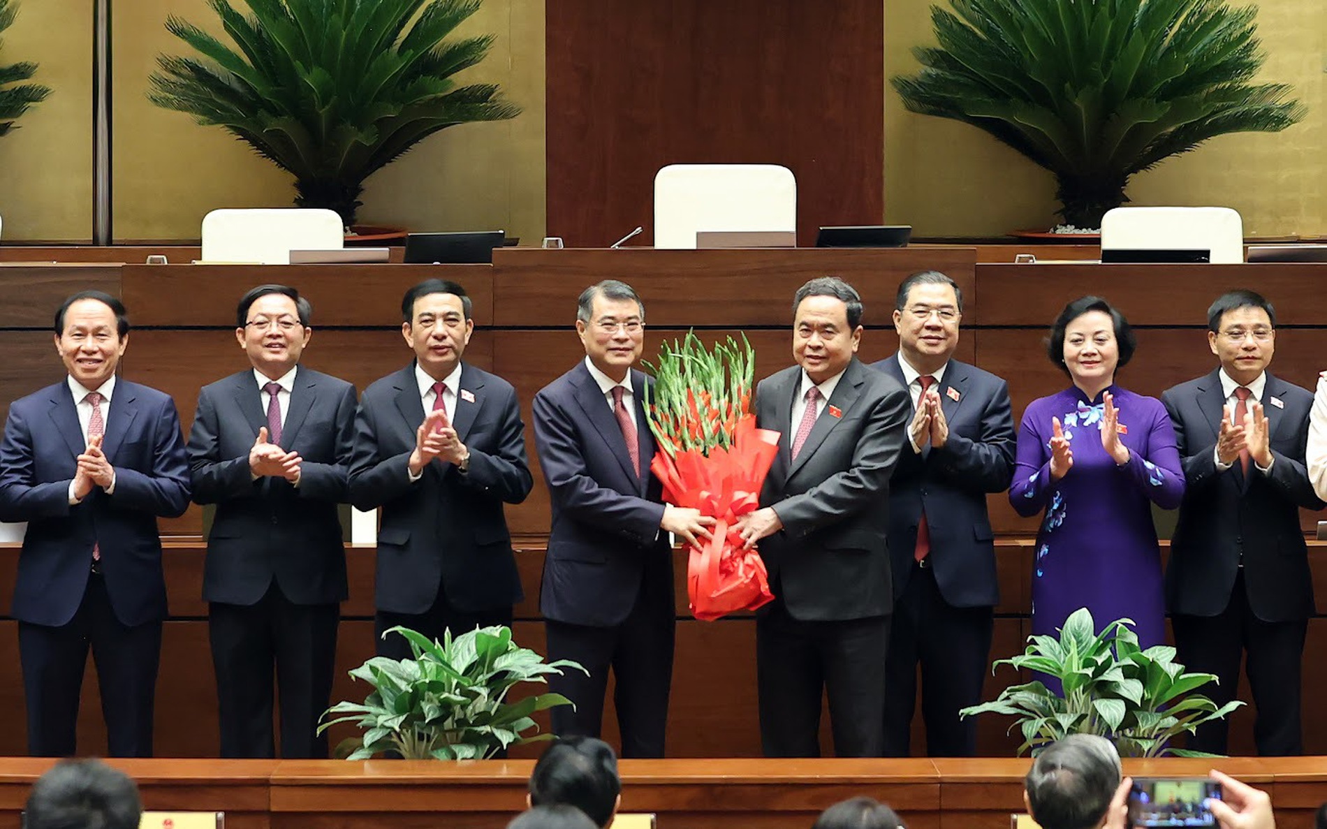 越南第十六届国会第一次会议决定6位政府副总理和政府其他组成人员