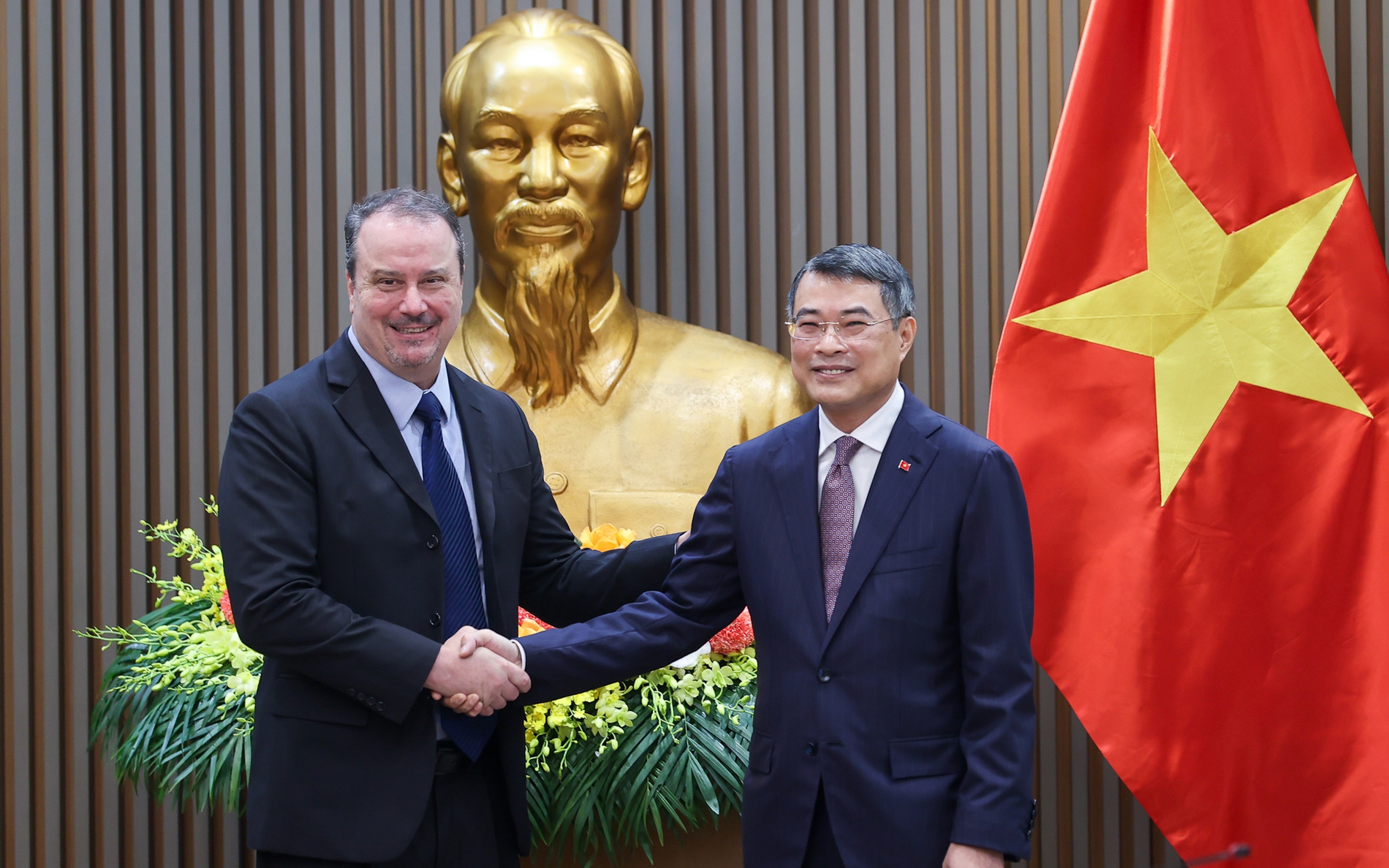 黎明兴总理会见美国贸易代表办公室副代表里克·斯威策：双方希望早日达成关于对等、公平和平衡贸易的协议
