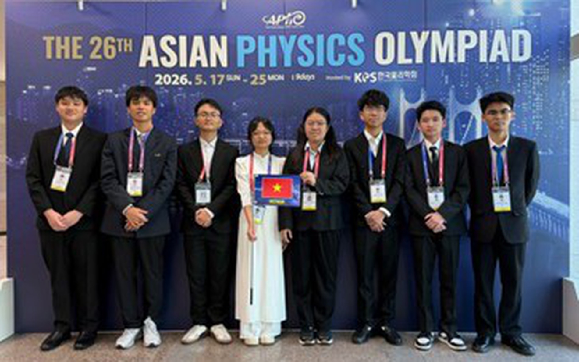 2026年亚洲物理奥林匹克竞赛：越南国家队8名学生全部获奖，位列前八