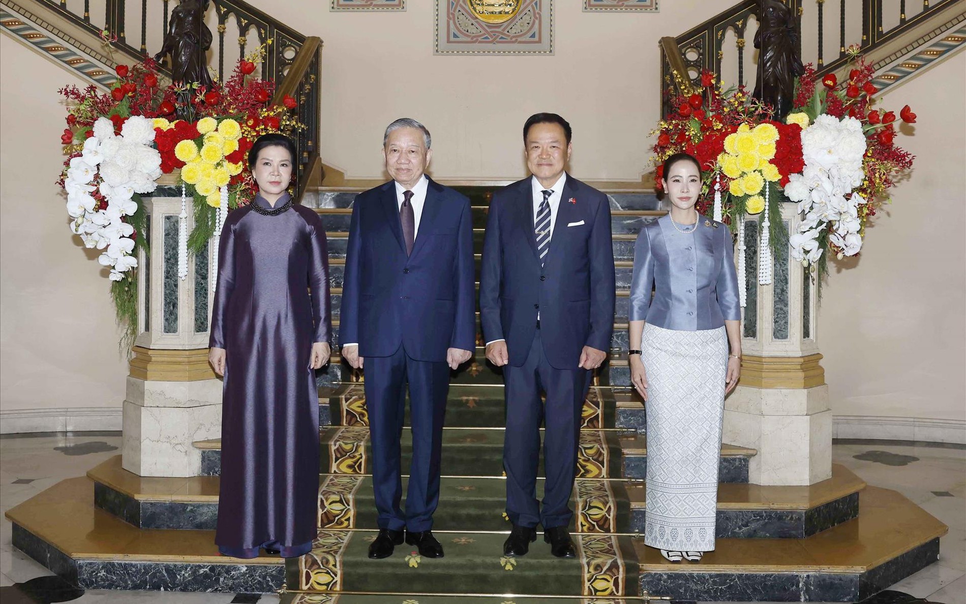 泰国总理举行隆重仪式欢迎越共中央总书记、国家主席苏林访泰
