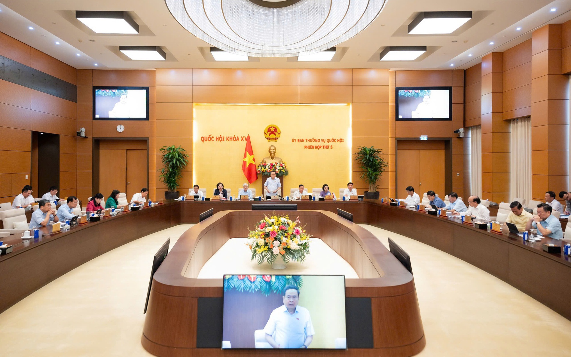 国会常务委员会第三次会议开幕式正式召开
