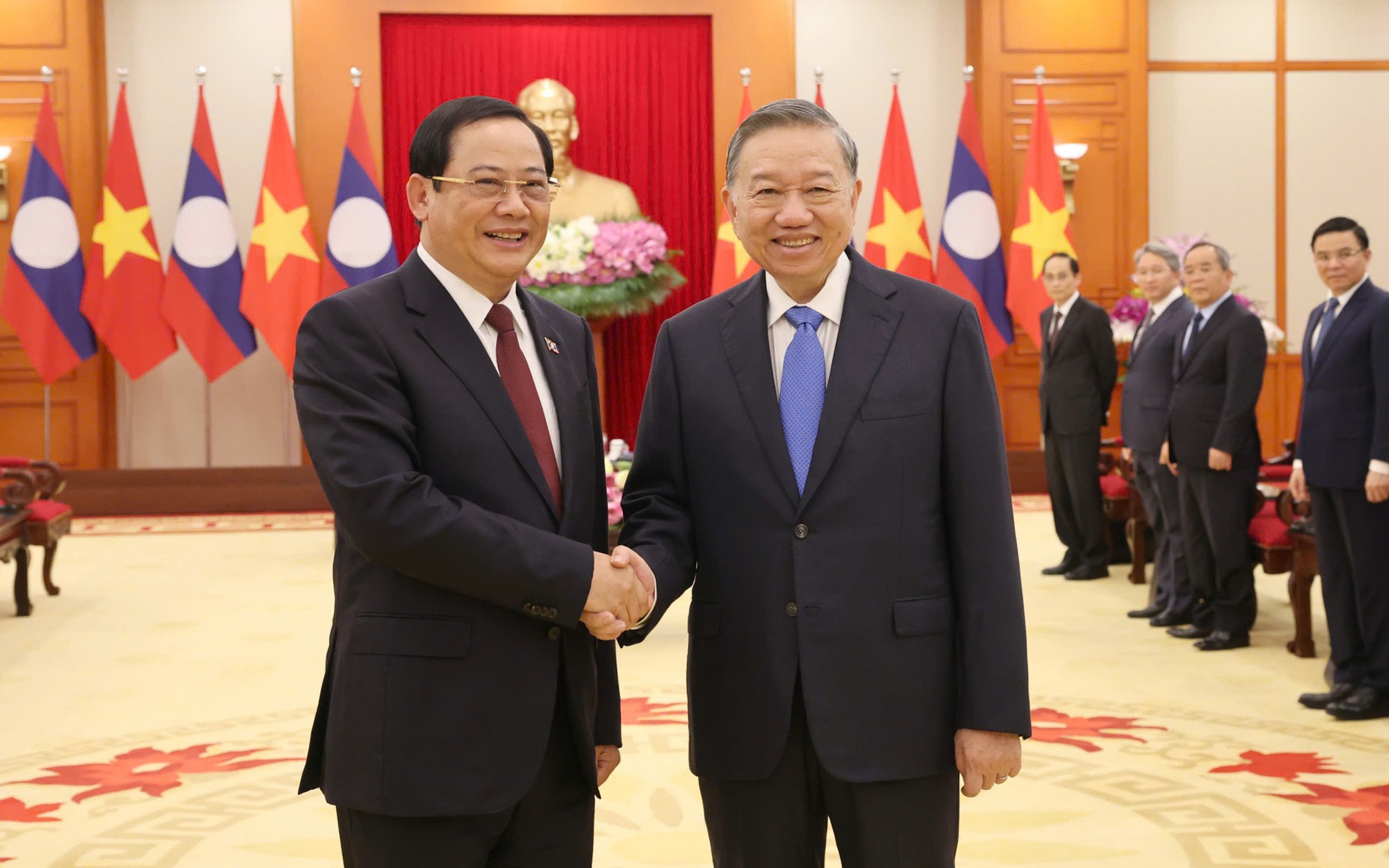 越共中央总书记、国家主席苏林会见老挝总理
