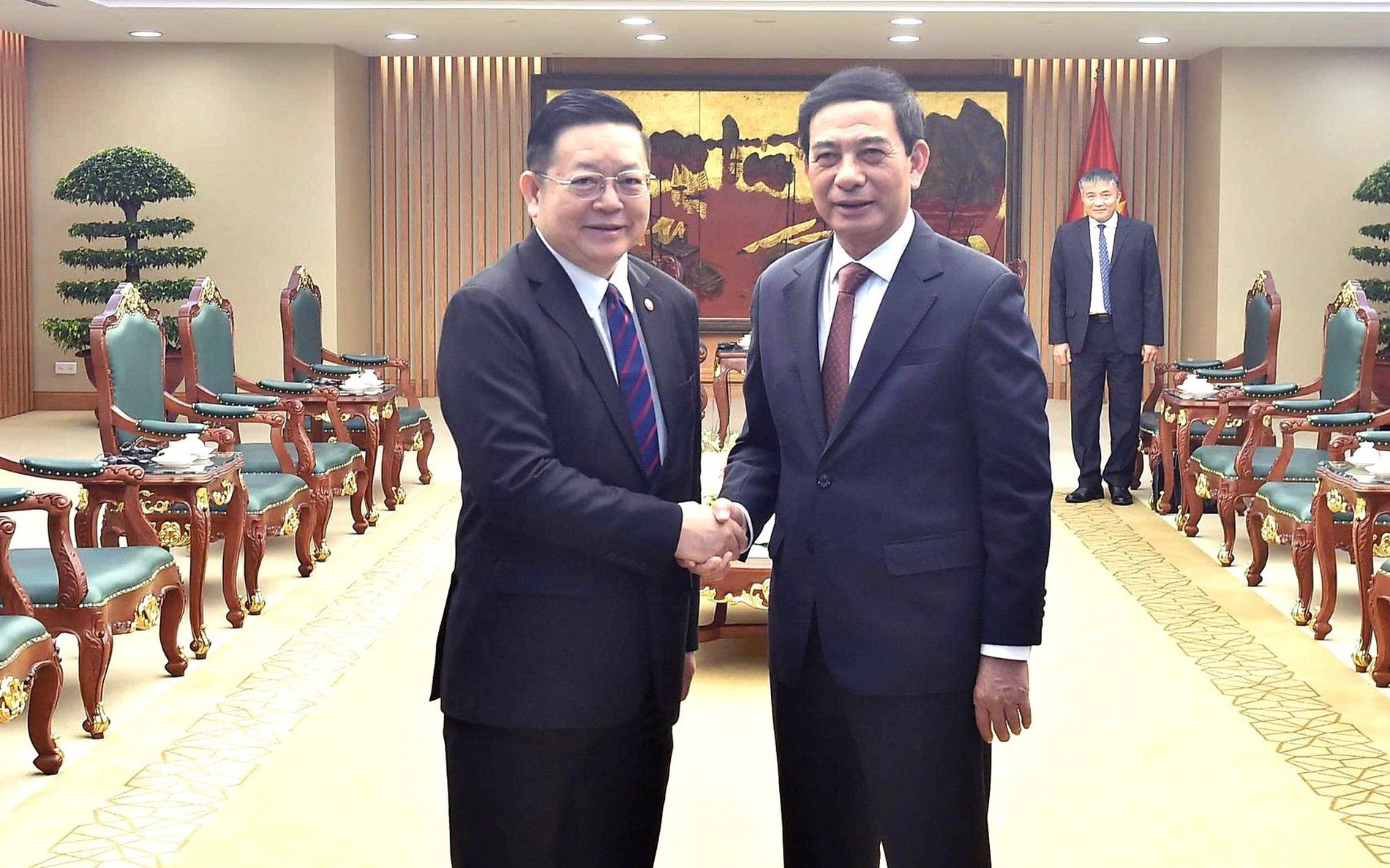 越南政府副总理兼国防部长潘文江大将会见东盟秘书长