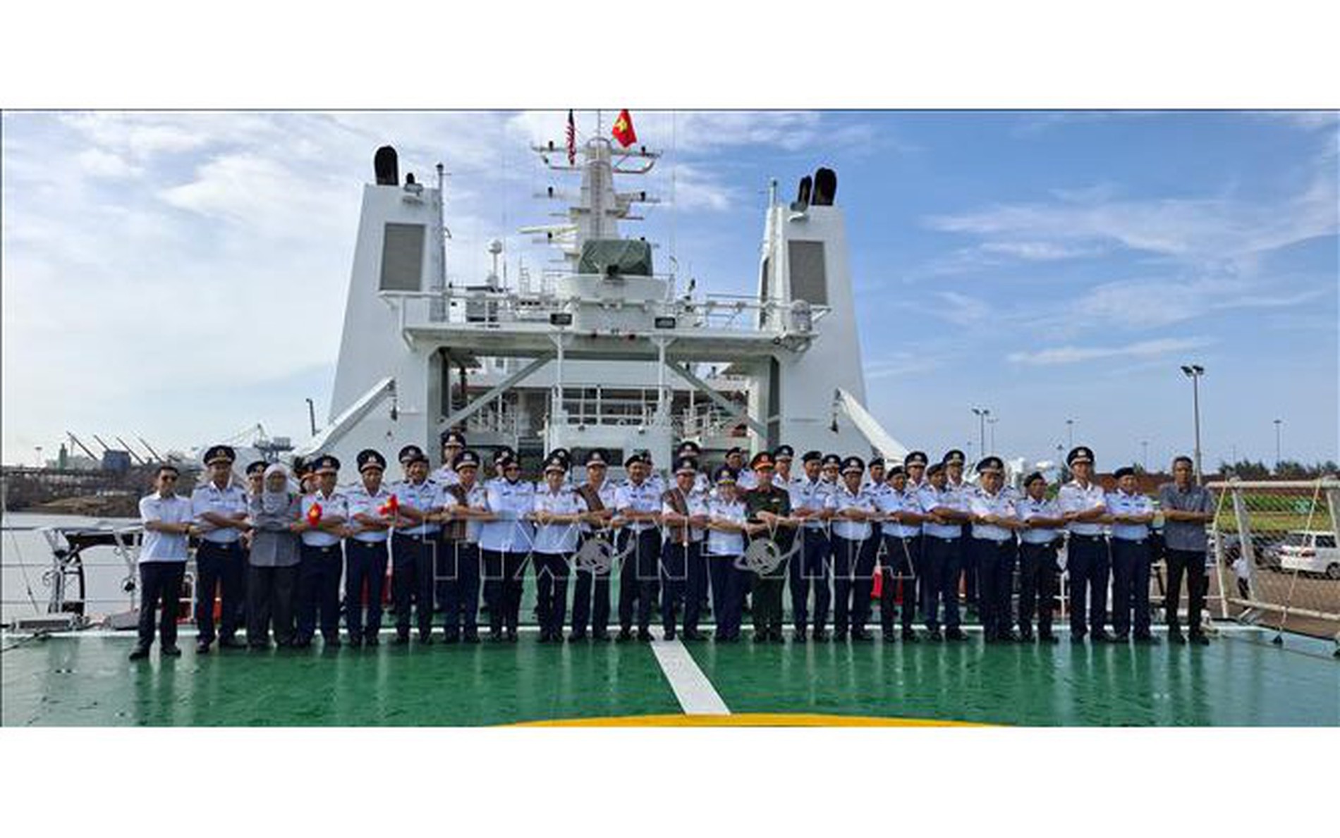 越南海警船对马来西亚进行友好访问