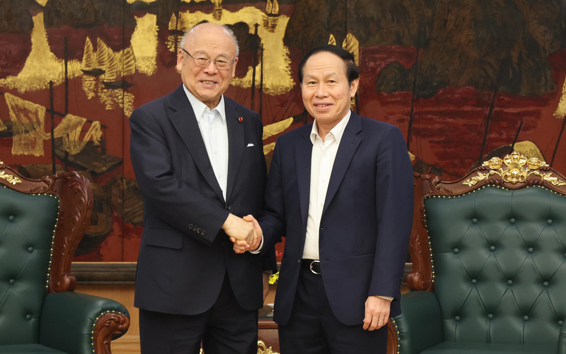 越南政府副总理黎进珠会见日越友好议员联盟特别顾问
