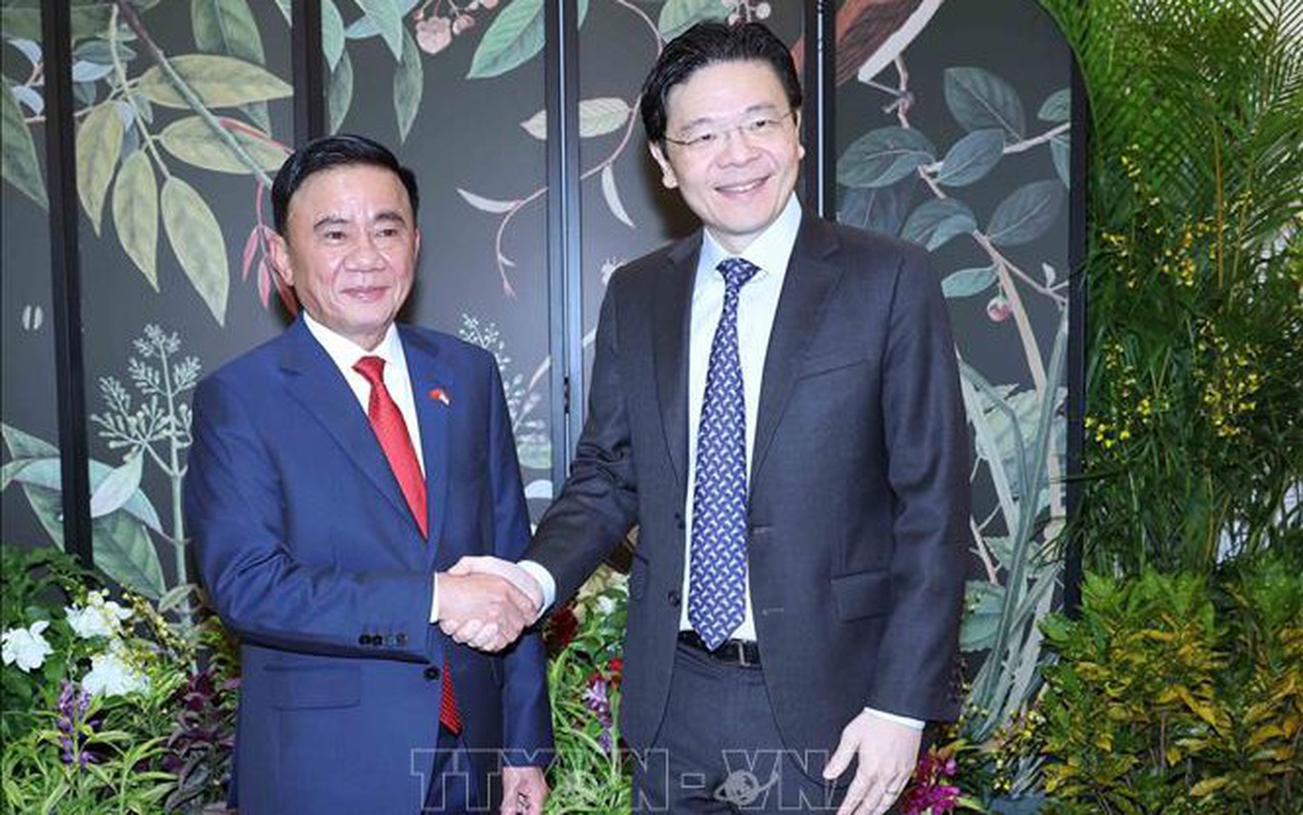 越共中央书记处常务书记陈锦绣会见新加坡人民行动党秘书长、政府总理黄循财