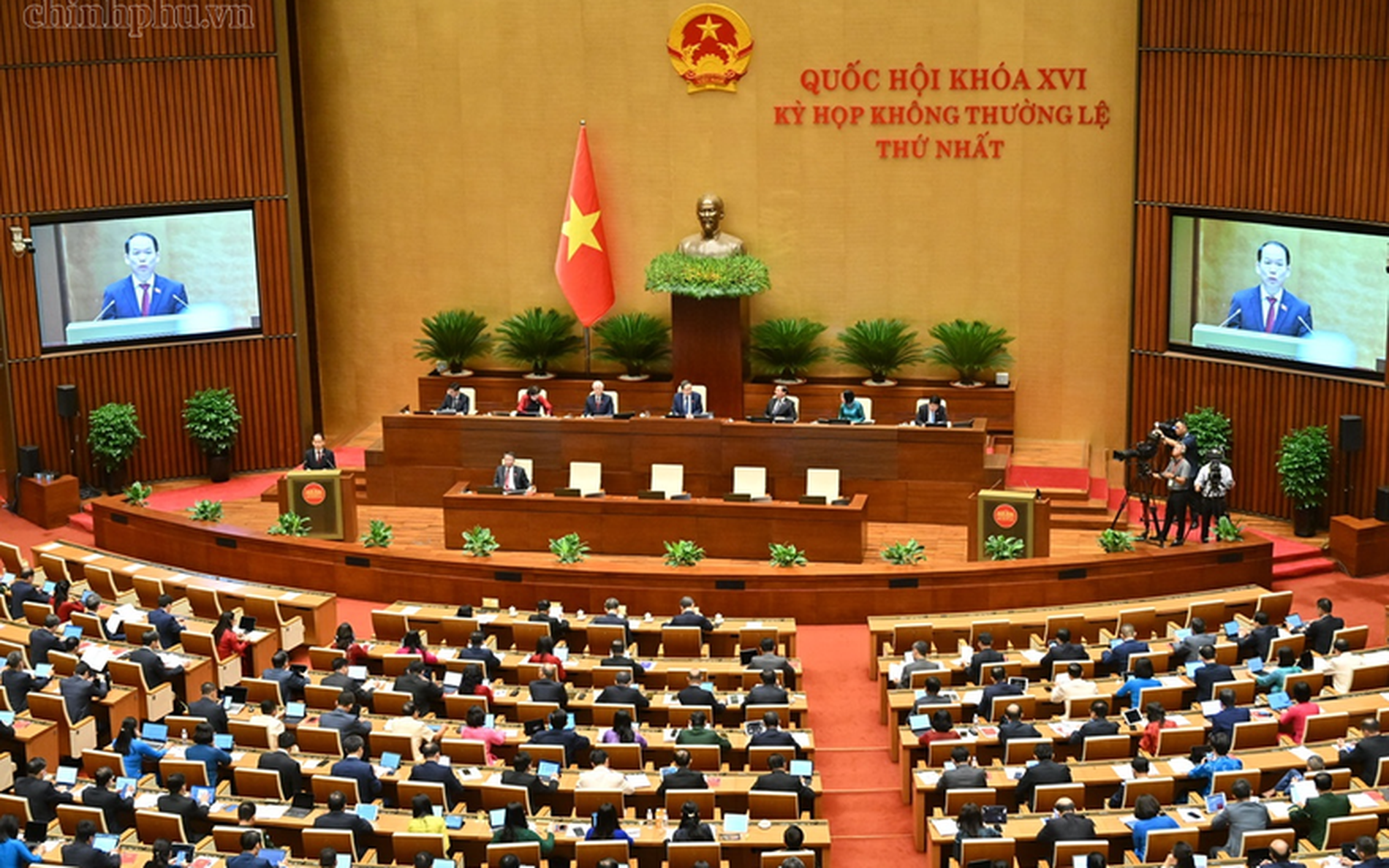 国会审议关于防止大规模杀伤性武器扩散的法案