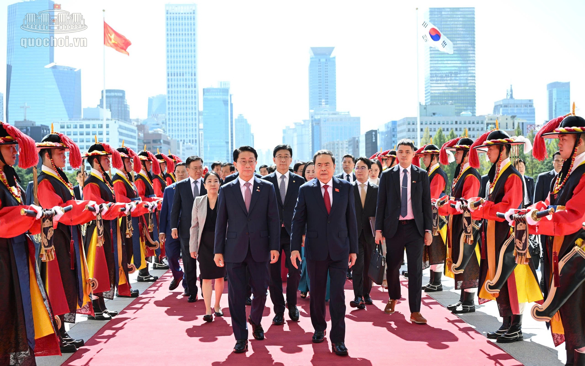 越南国会主席陈青敏与韩国国会议长赵正植举行会谈