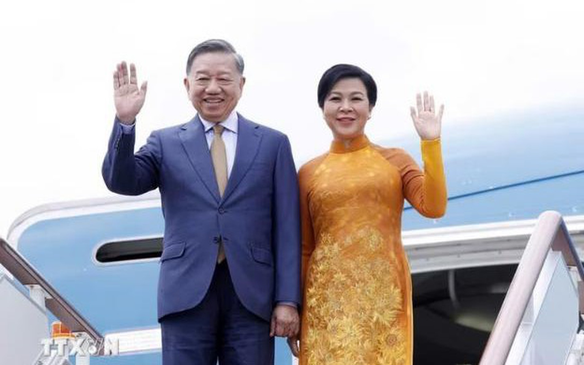 越共中央总书记、国家主席苏林及夫人抵达莫斯科 开始对俄罗斯联邦进行国事访问