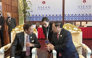 Thủ tướng Phạm Minh Chính gặp Quốc vương Brunei