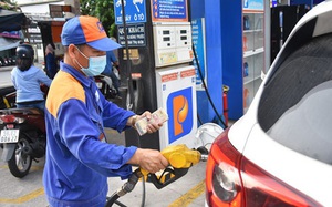 Bộ Tài chính nới chi phí xăng dầu từ nước ngoài về Việt Nam