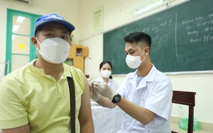 Việt Nam: Đi sau về trước trong tiêm chủng vaccine phòng COVID-19