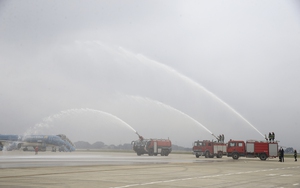 Diễn tập xử lý sự cố tràn nhiên liệu gây cháy lớn tại sân bay Nội Bài