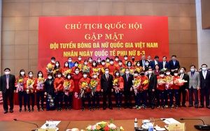Chủ tịch Quốc hội gặp mặt, chúc mừng Đội tuyển Bóng đá nữ Việt Nam