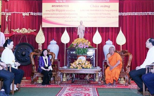 Trưởng ban Dân vận Trung ương chúc Tết cổ truyền đồng bào Khmer tại TPHCM