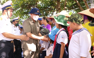 Đoàn công tác Đảng bộ Khối DN Trung ương thăm huyện đảo Trường Sa và nhà giàn DK1