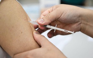 Bộ Y tế ‘điểm danh’ địa phương có tỉ lệ thấp tiêm mũi 3, mũi 4 vaccine phòng COVID-19