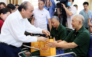 Chủ tịch nước thăm, tặng quà các thương binh tại Bắc Ninh