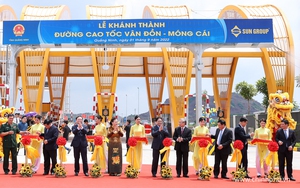Chùm ảnh: Thủ tướng dự lễ khánh thành cao tốc Vân Đồn-Móng Cái