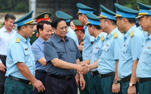 Thủ tướng thăm Trung đoàn Không quân tiêm kích đầu tiên, khảo sát sân bay quân sự Yên Bái