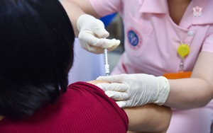 Nhiều tỉnh, thành phố tiêm vaccine COVID-19 xuyên dịp nghỉ lễ