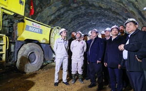 Thủ tướng kiểm tra dự án cao tốc Diễn Châu-Bãi Vọt, thị sát thi công hầm Thần Vũ