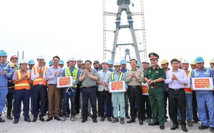 Thủ tướng đôn đốc các dự án cao tốc ĐBSCL, lần thứ 3 thị sát công trường cầu Mỹ Thuận 2