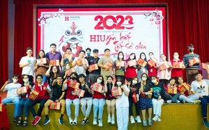 HIU trao hơn 10.000 phần quà cho sinh viên dịp Tết Nguyên đán 2023