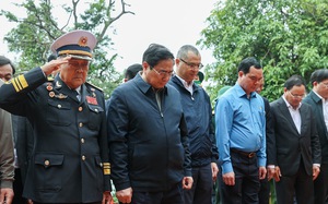 Chùm ảnh: Thủ tướng tưởng niệm các anh hùng, liệt sĩ tại Bến tàu Không số Vũng Rô