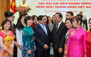 ĐANG CẬP NHẬT: Thường trực Chính phủ gặp mặt đại diện doanh nhân Việt Nam