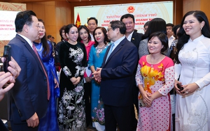 TỔNG THUẬT: Thường trực Chính phủ gặp mặt đại diện doanh nhân Việt Nam