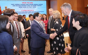 TỔNG THUẬT: Thủ tướng Chính phủ gặp mặt cộng đồng doanh nghiệp đầu tư nước ngoài