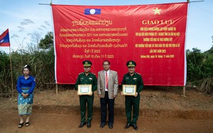 Giao lưu lực lượng bảo vệ biên giới và nhân dân Việt Nam-Lào