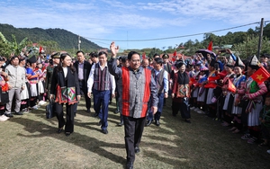 Thủ tướng Chính phủ dự Ngày hội Đại đoàn kết toàn dân tộc tại Lai Châu