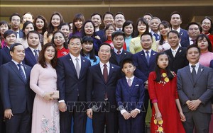 Chủ tịch nước Võ Văn Thưởng thăm Đại sứ quán và gặp gỡ đại diện các thế hệ người Việt Nam tại Nhật Bản