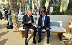 Thủ tướng Phạm Minh Chính gặp cựu Thủ tướng Anh Tony Blair và Đặc phái viên khí hậu của Tổng thống Hoa Kỳ